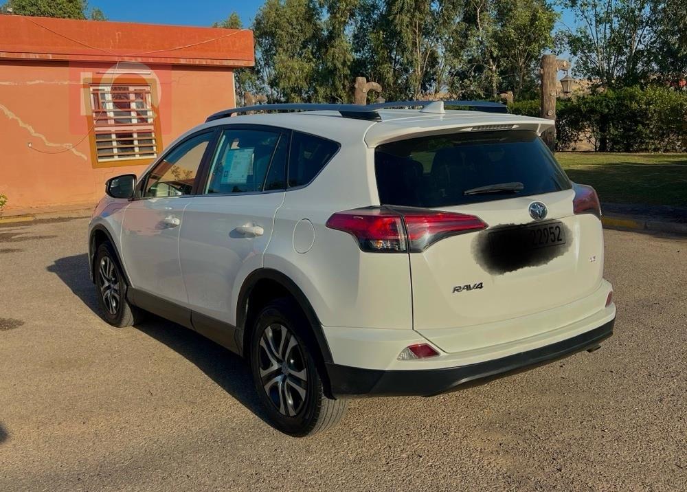 تۆیۆتا ڕاڤ 4